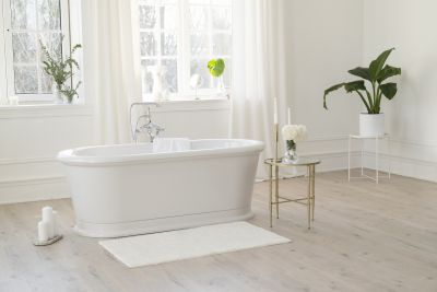 Deep Soaking Bathtub